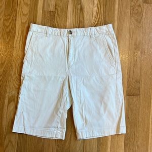 Boy’s Vineyard Vines stone cotton shorts in excellent condition